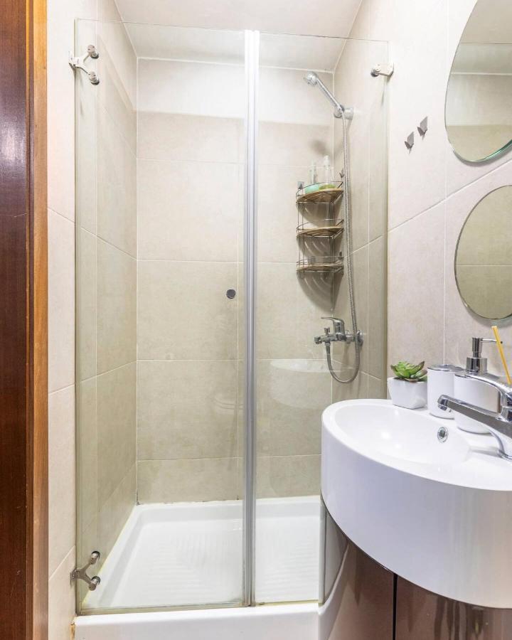Modern Private Suite With Balcony & Bathroom - King And Queen Beds Vila Nova de Gaia Exterior foto
