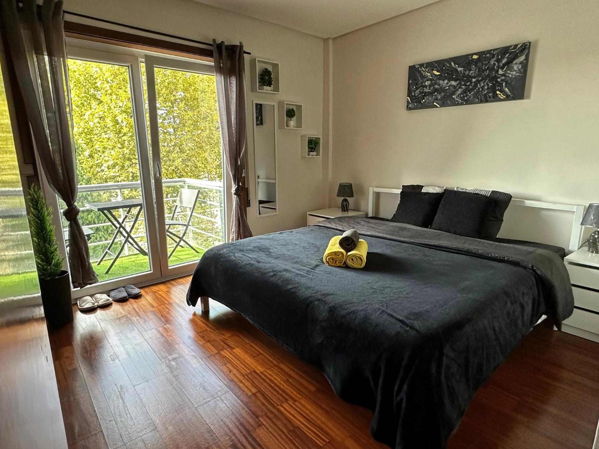 Modern Private Suite With Balcony & Bathroom - King And Queen Beds Vila Nova de Gaia Exterior foto